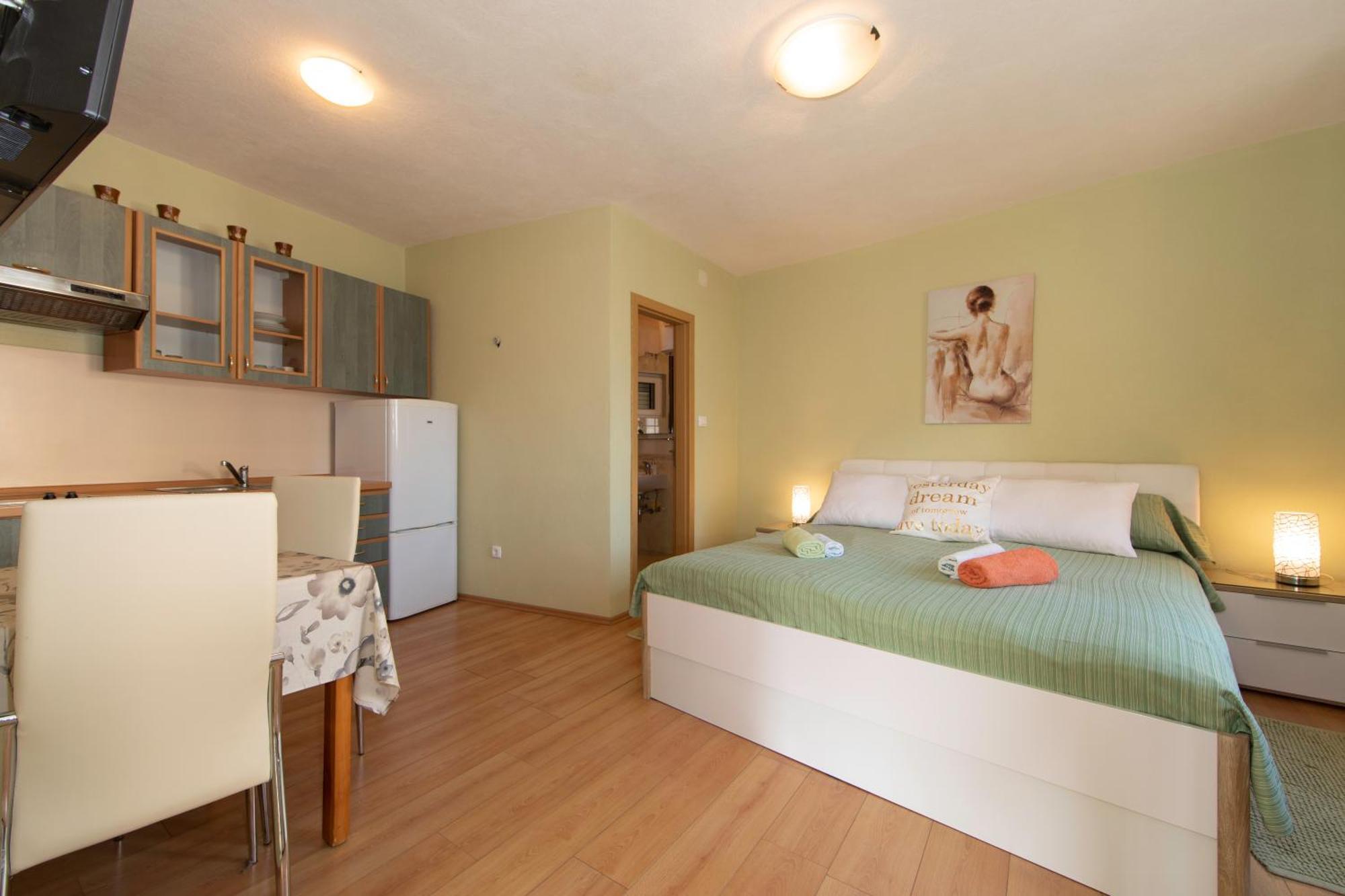 Apartmani Darinka Baska Voda Bagian luar foto