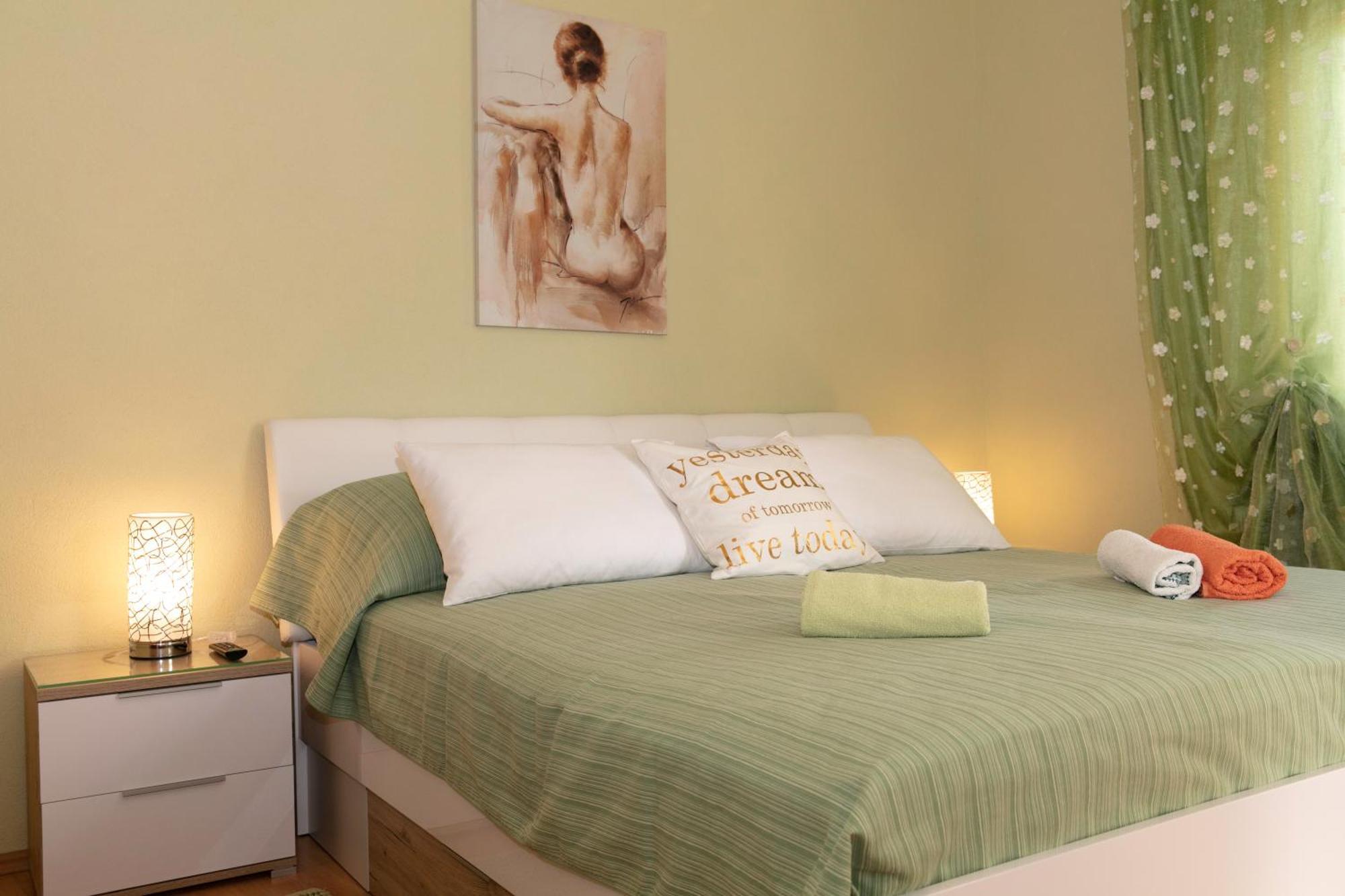 Apartmani Darinka Baska Voda Bagian luar foto