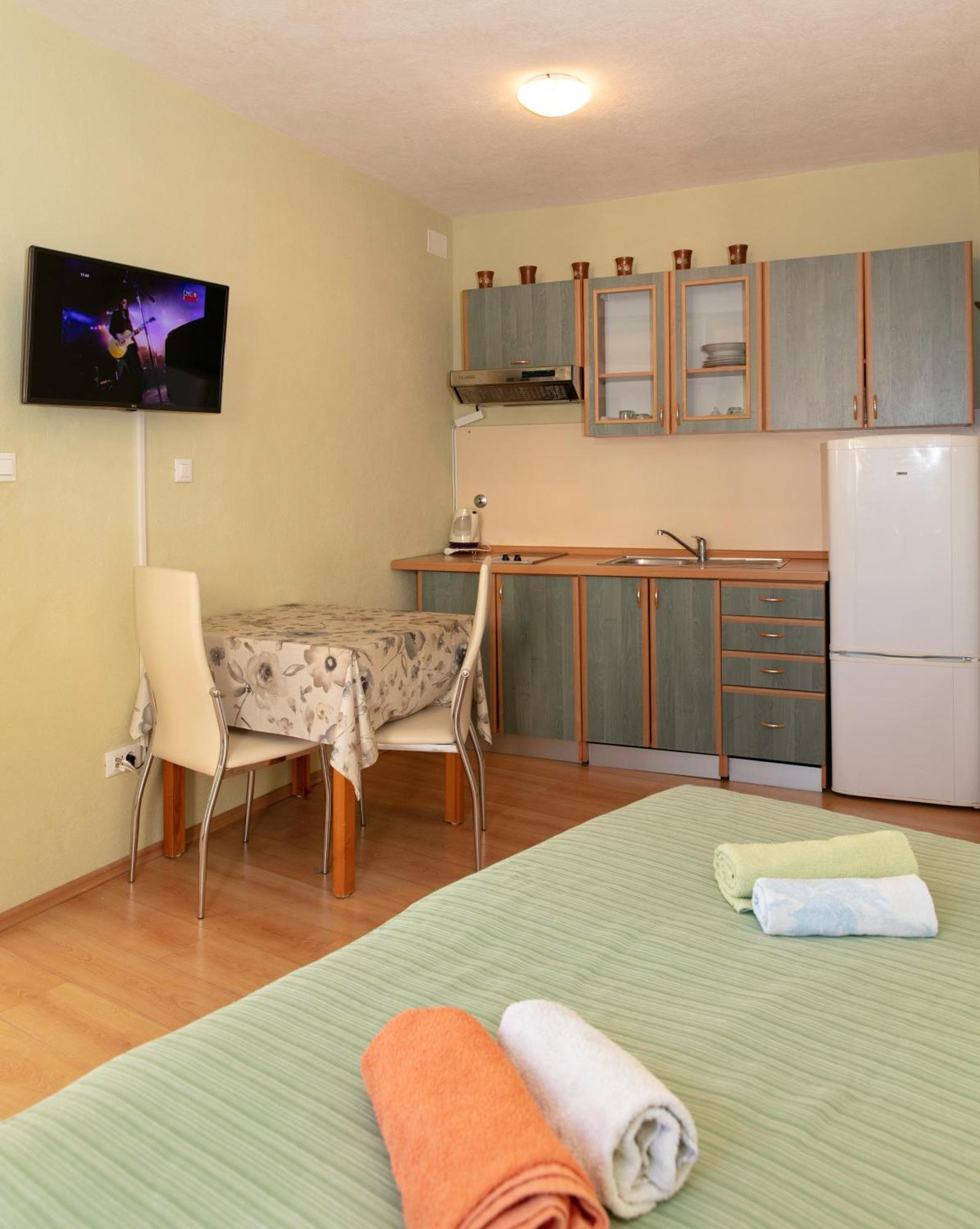 Apartmani Darinka Baska Voda Bagian luar foto