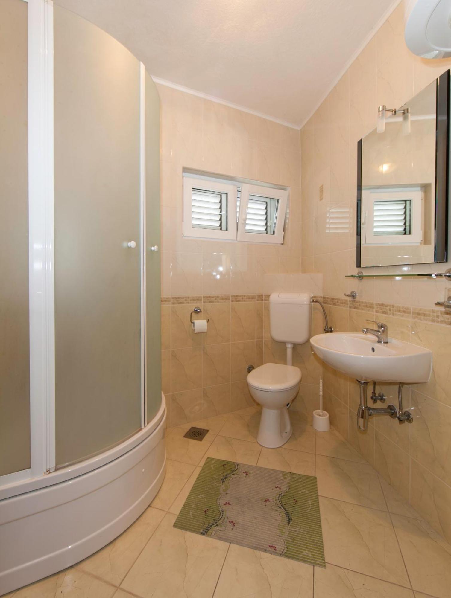 Apartmani Darinka Baska Voda Bagian luar foto
