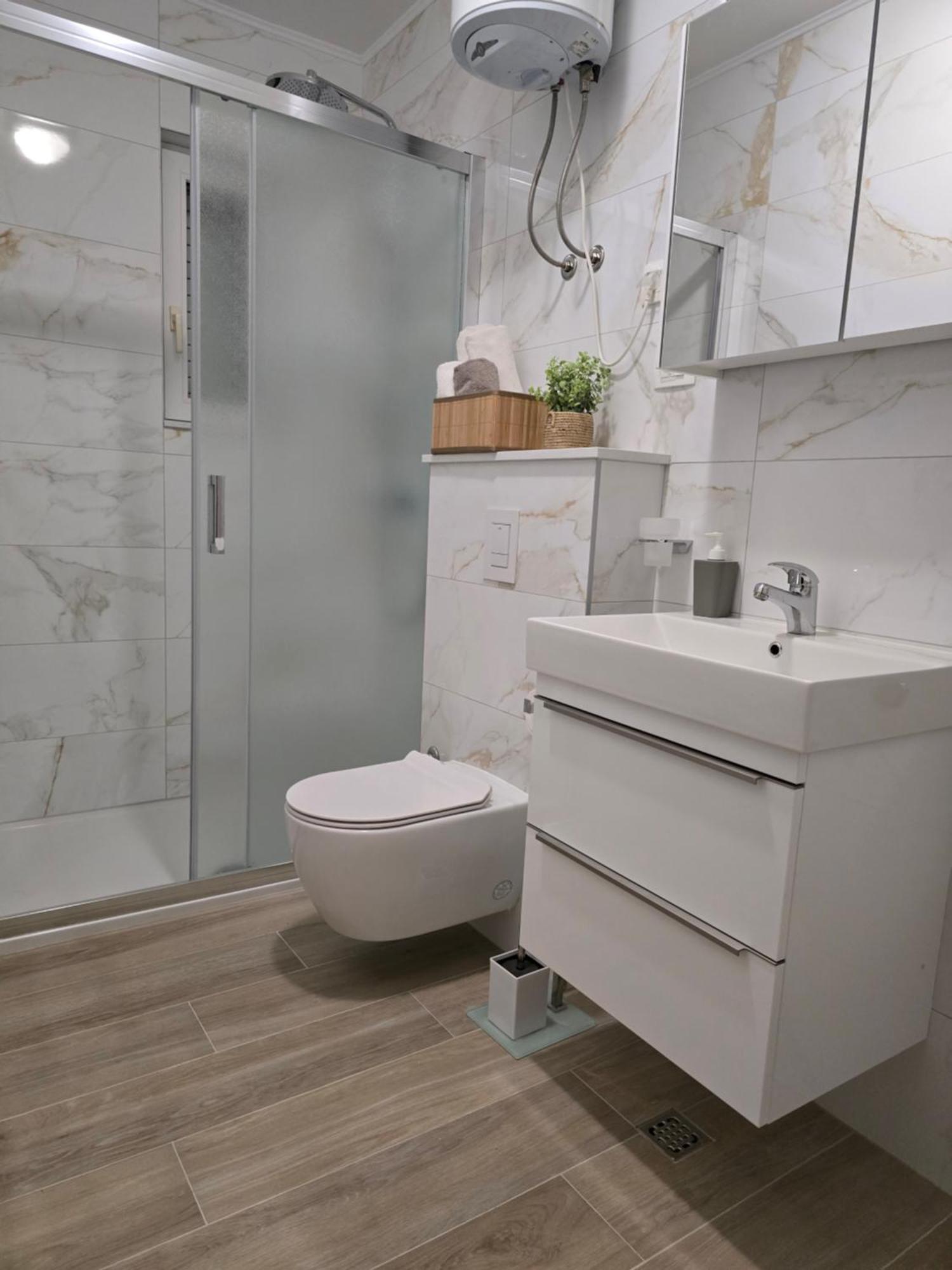 Apartmani Darinka Baska Voda Bagian luar foto