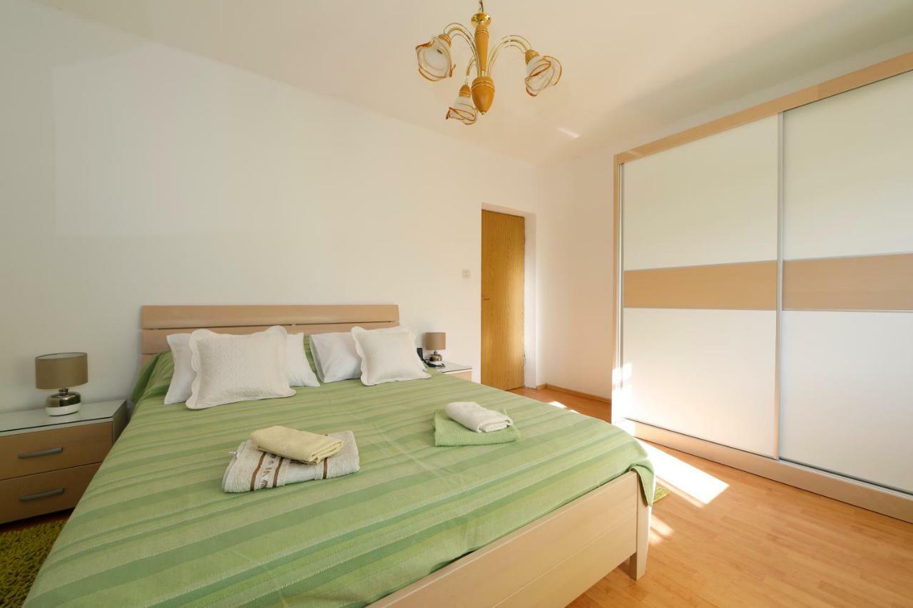 Apartmani Darinka Baska Voda Bagian luar foto