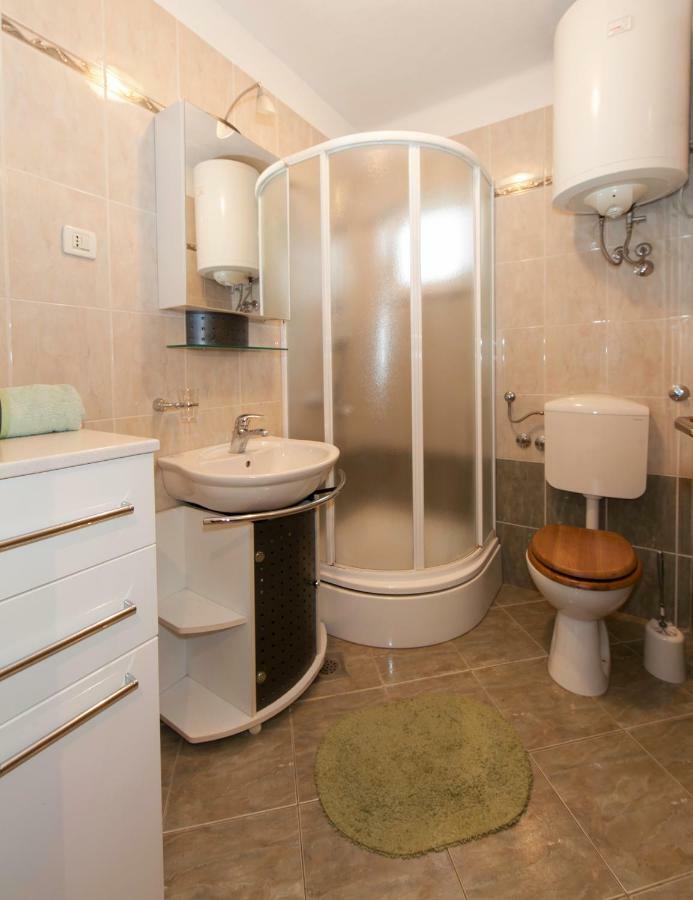 Apartmani Darinka Baska Voda Bagian luar foto