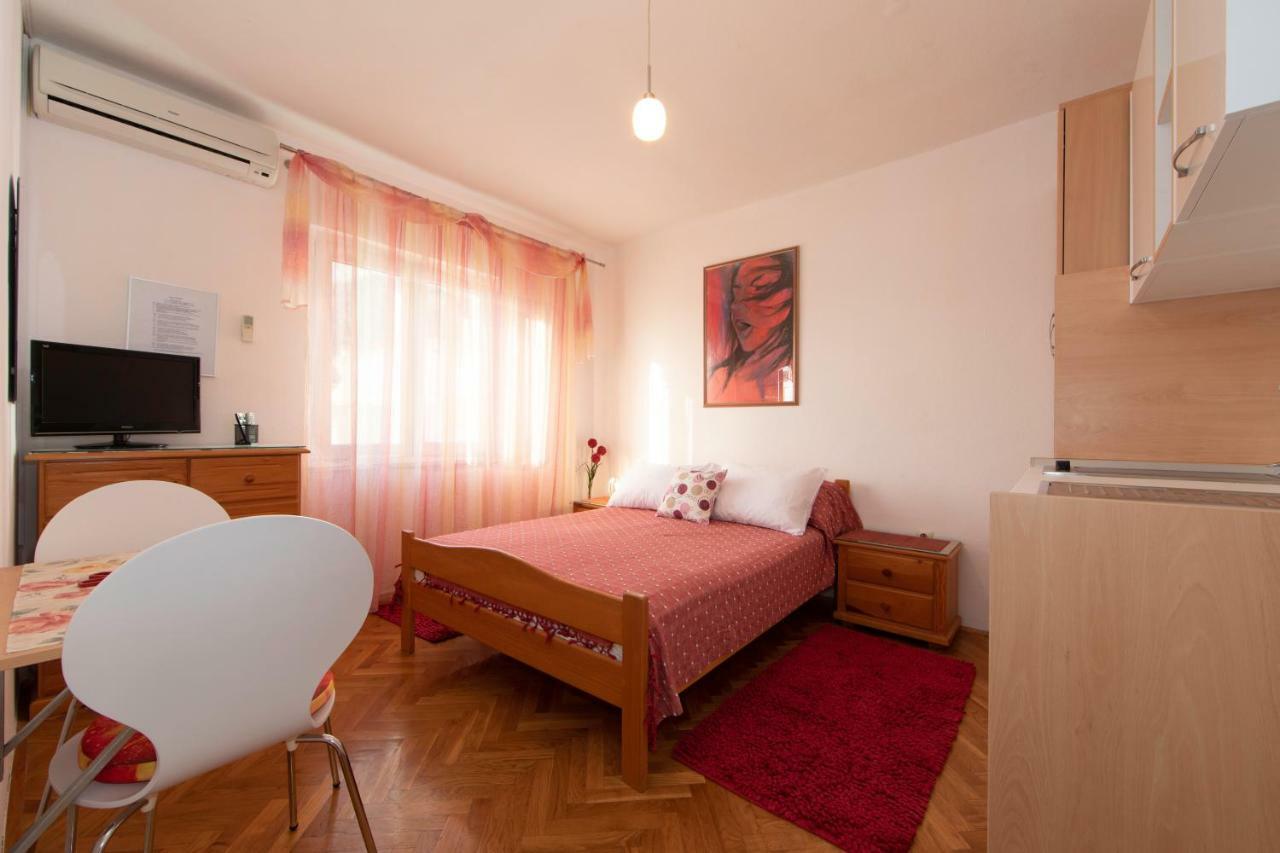 Apartmani Darinka Baska Voda Bagian luar foto