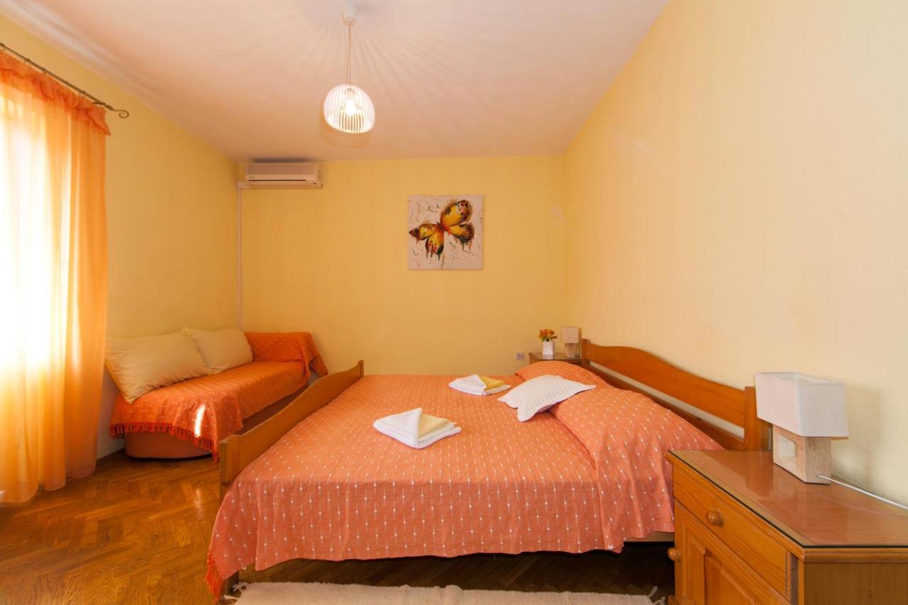 Apartmani Darinka Baska Voda Bagian luar foto